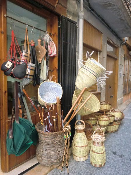 Fabricación albarcas Mur y Mur: Cestos de mimbre y caracoleras en Mur y Mur