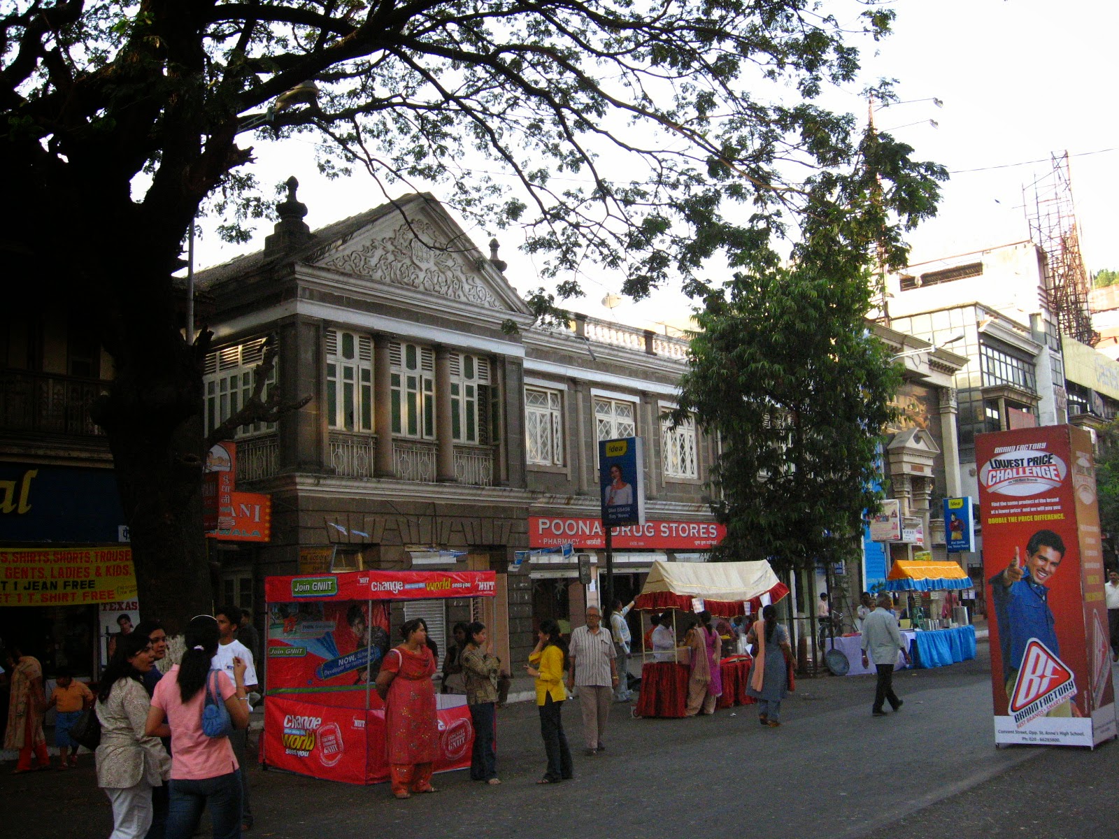 Top 10 Best & Famous Shopping Places in Pune Offline Bazaar India