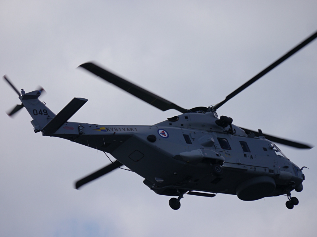 Micro 4/3rds Photography GH3 has less rolling shutter artefacts than GH2!