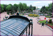 I give you, dear readers, the backside of the Disneyland Paris Hotel! (backsidehotel )