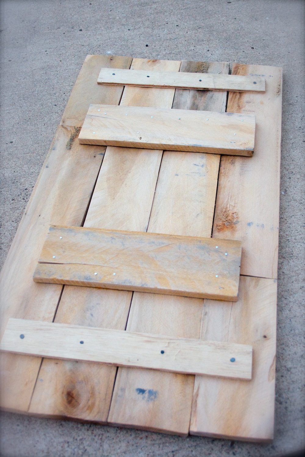 Redfly Creations Make a Serving Tray from Pallet Wood!