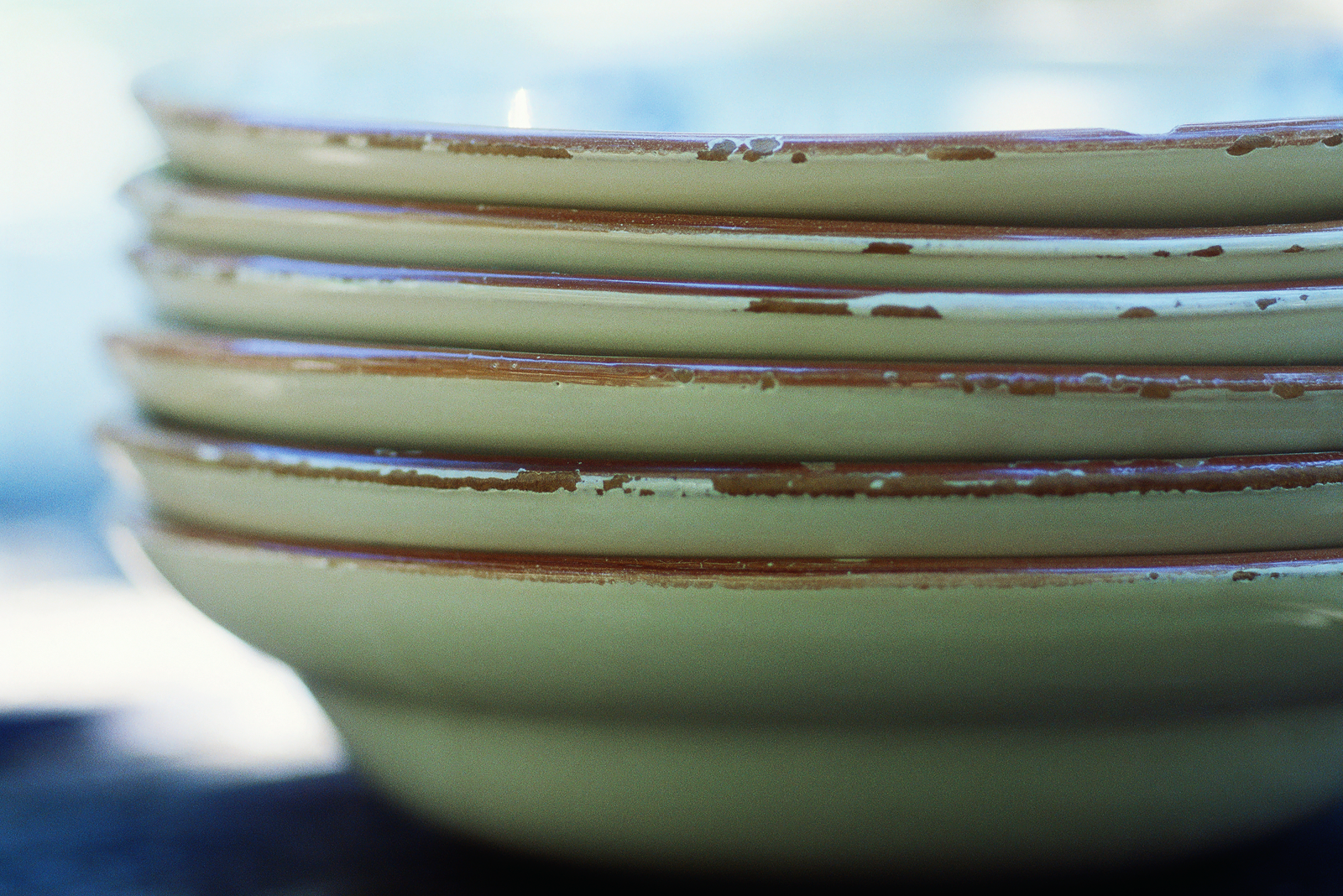 the multifaceted faces of the cultural divide, chipped dishes, big