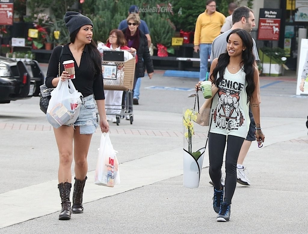 http://3.bp.blogspot.com/-JBkoKGSk5KE/UL-2bYudocI/AAAAAAAAYaY/7suExjzgwKE/s1600/Karrueche-shopping-at-vons.jpg