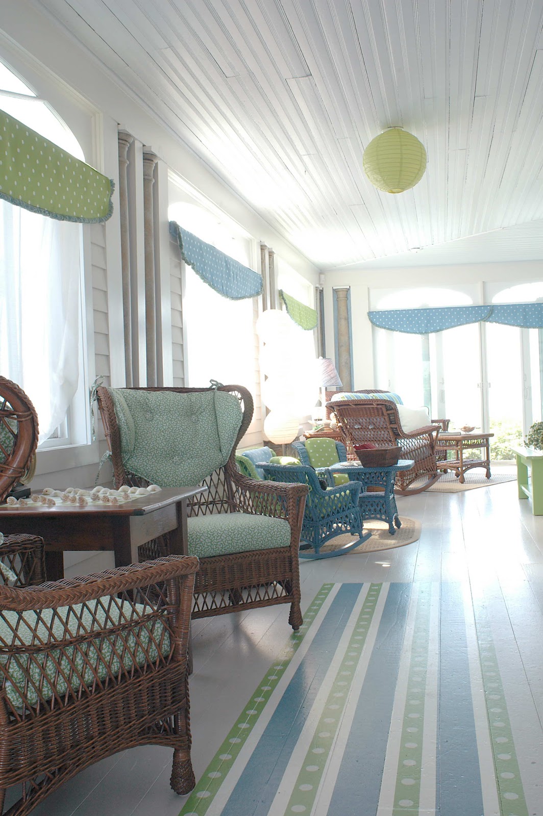 Vintage Farmhouse Wicker Furniture