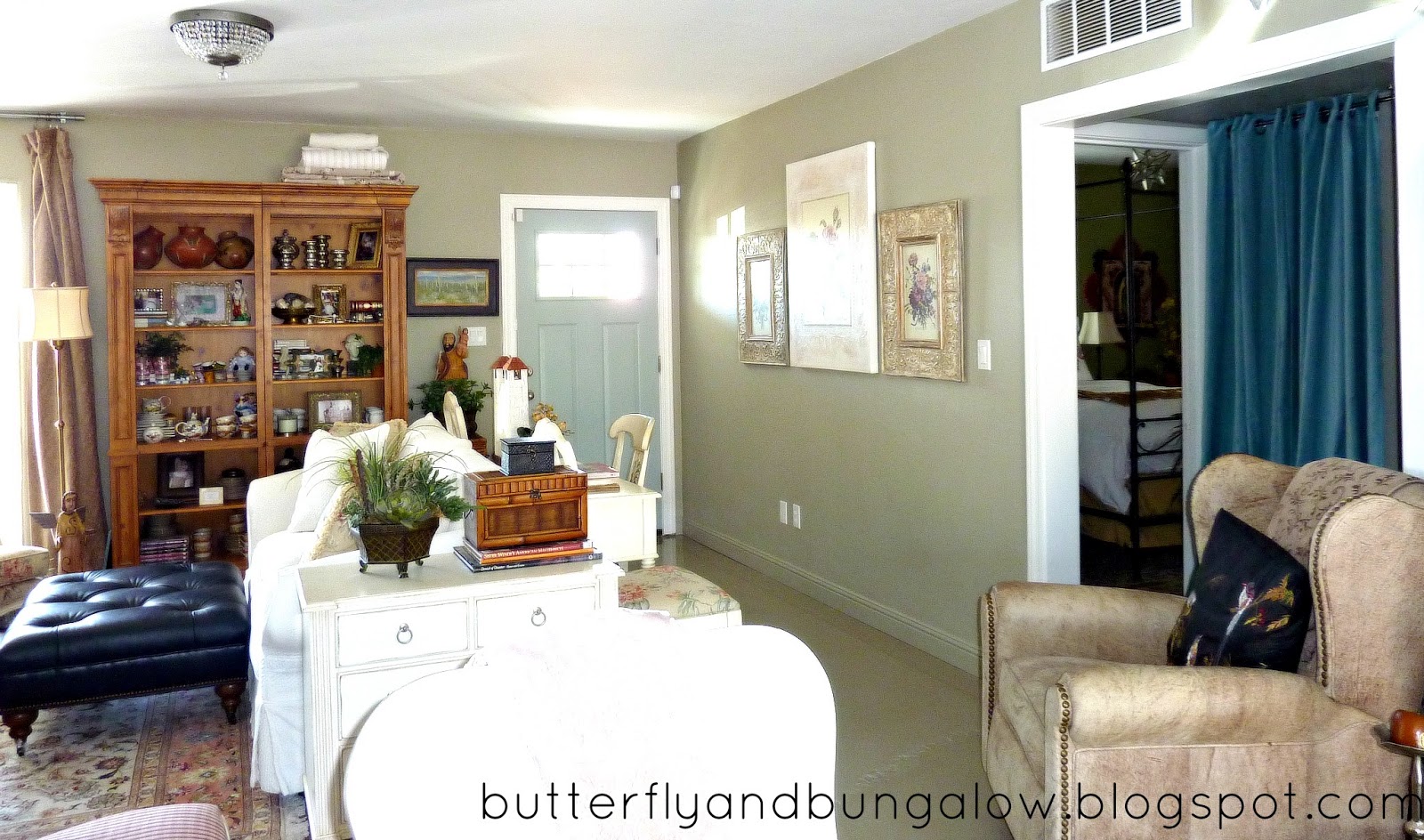 Butterfly 8)(8 Bungalow Foyer Organization in a Small Space