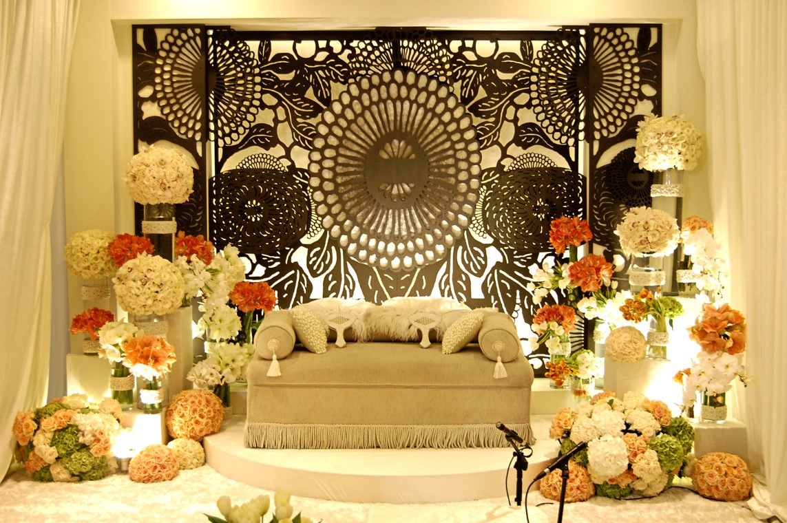 Flora, Etc... chrysanthemum throne