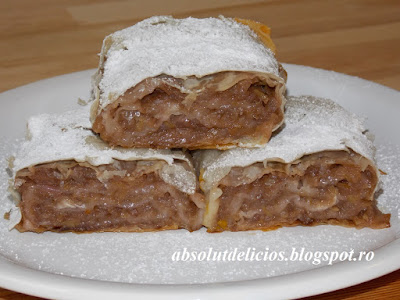 STRUDEL CU MERE