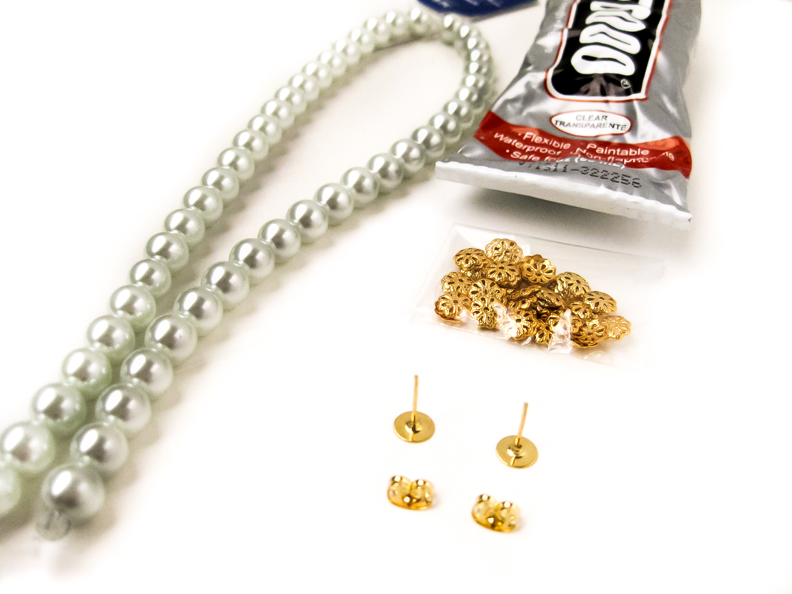 Cafe Craftea DIY Simple Pearl Studs