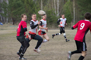 Как кидать мяч для регби. rugby pass2. Как кидать мяч для регби фото. Как кидать мяч для регби-rugby pass2. картинка Как кидать мяч для регби. картинка rugby pass2
