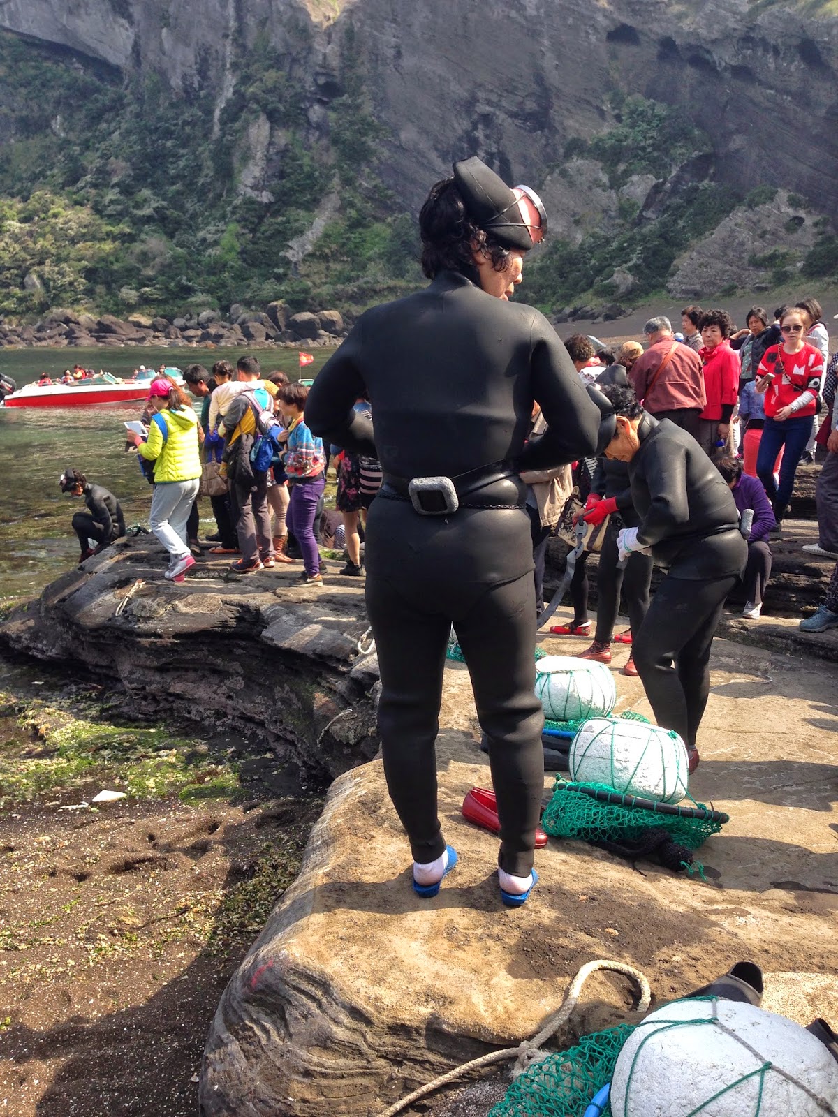 divers jeju around korean famous diver dive travelogue pacific asia ii waist lead put walking