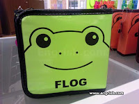 frog handbag wallet is a flog