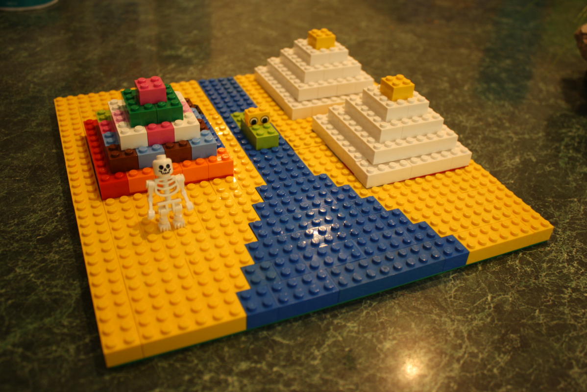 Lueker Munchkins School & Play Building a LEGOCube Step Pyramid