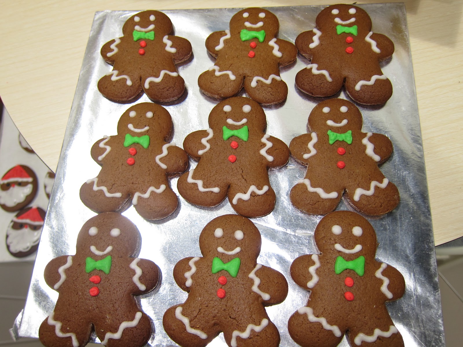 icing gingerbread men
