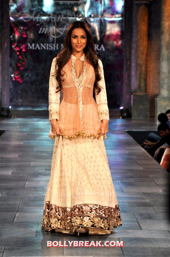 Malaika Arora - (34) - Manish Malhotra 'Mijwan-Sonnets in Fabric' fashion show Photos