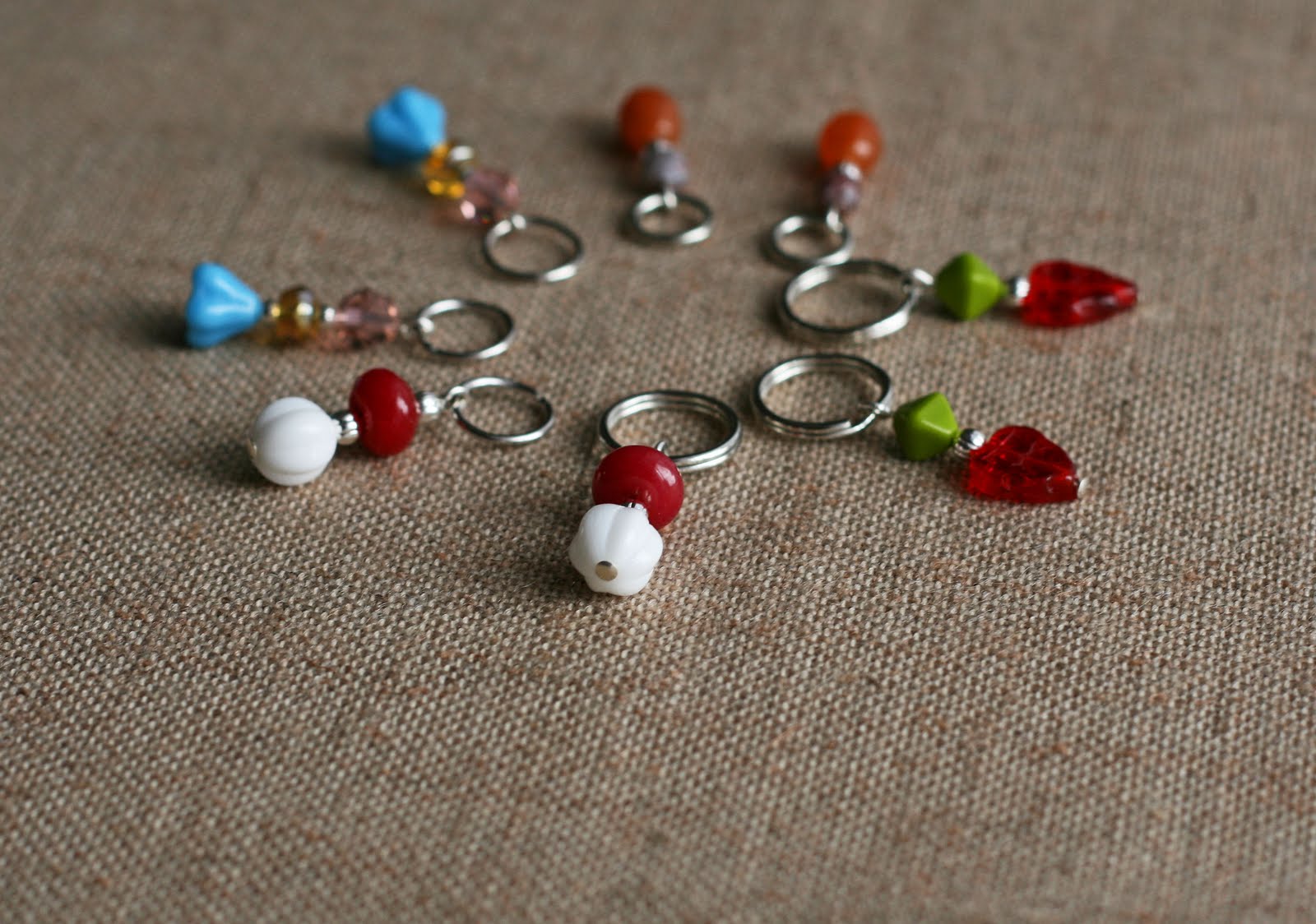 DIY Tutorial Make Your Own Beaded Stitch Markers! Tot Craft