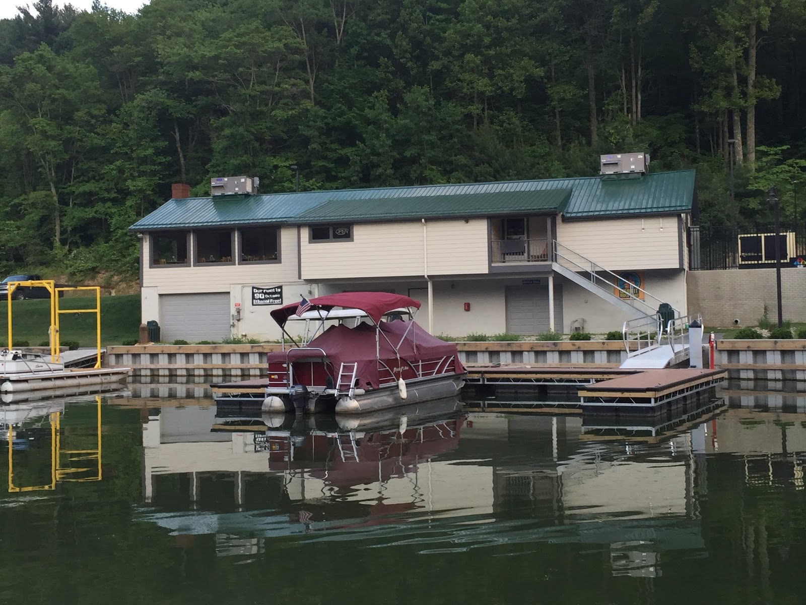 Kayaking Across Ohio Piedmont Lake Feels Like You Are Miles From