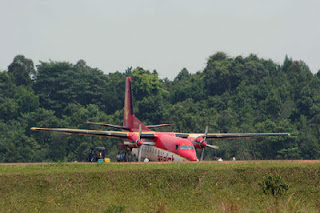 [Internacional] Fokker sai da pista na Indonésia Cargo+plane+(1)