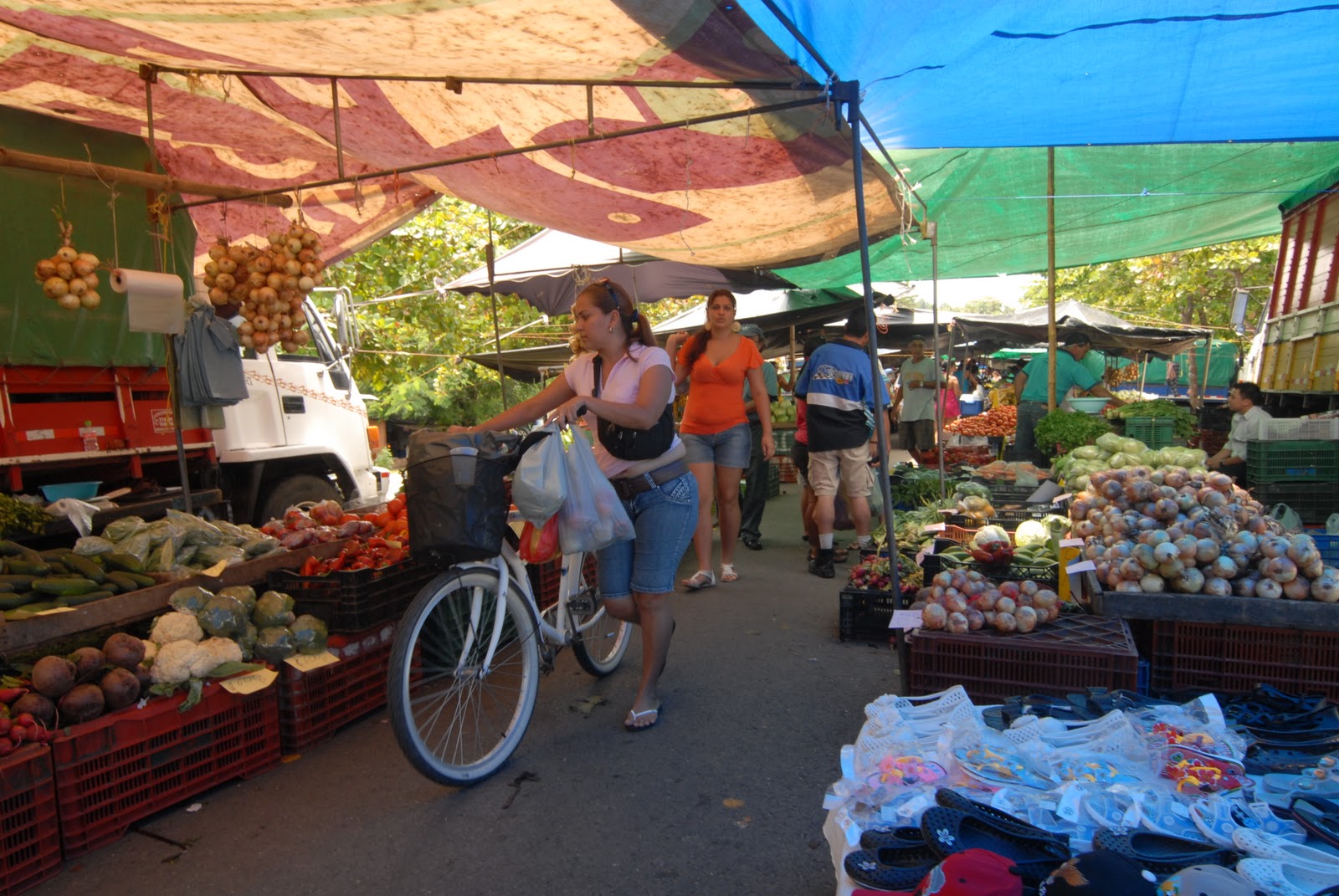 KANUTTO FUENTES PHOTOGRAPHY Quepos, Costa Rica Farmers Market