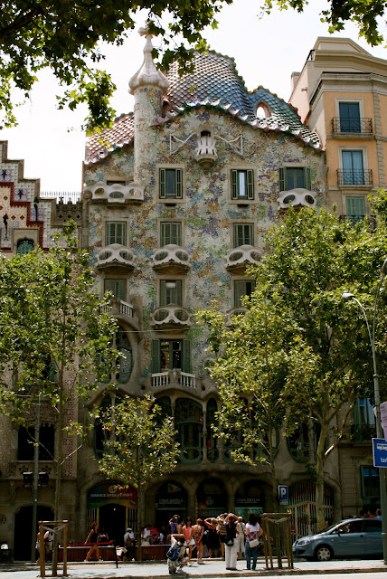 Antoni Gaudi (1852-1926) Casa Batilo