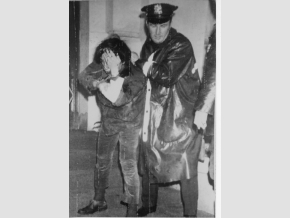 黃文雄當場被美國警察逮捕。 黃文雄當場被美國警察逮捕。