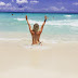 Leslie Shaw se desnuda en playas peruanas para deleitar a sus fans