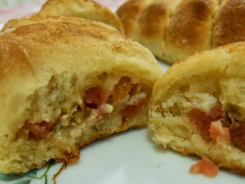 Pãezinhos Recheados com Glutadela e Tofupiry Pãezinhos Recheados com Glutadela e Tofupiry (vegana)