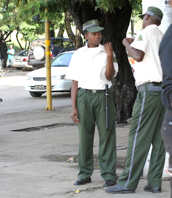Polícia Municipal vende produtos apreendidos 