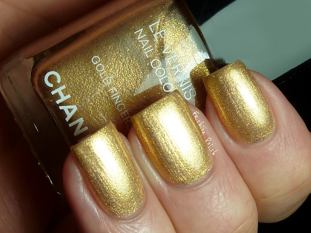 Fashion Polish: Chanel Gold Fingers Swatches and Review