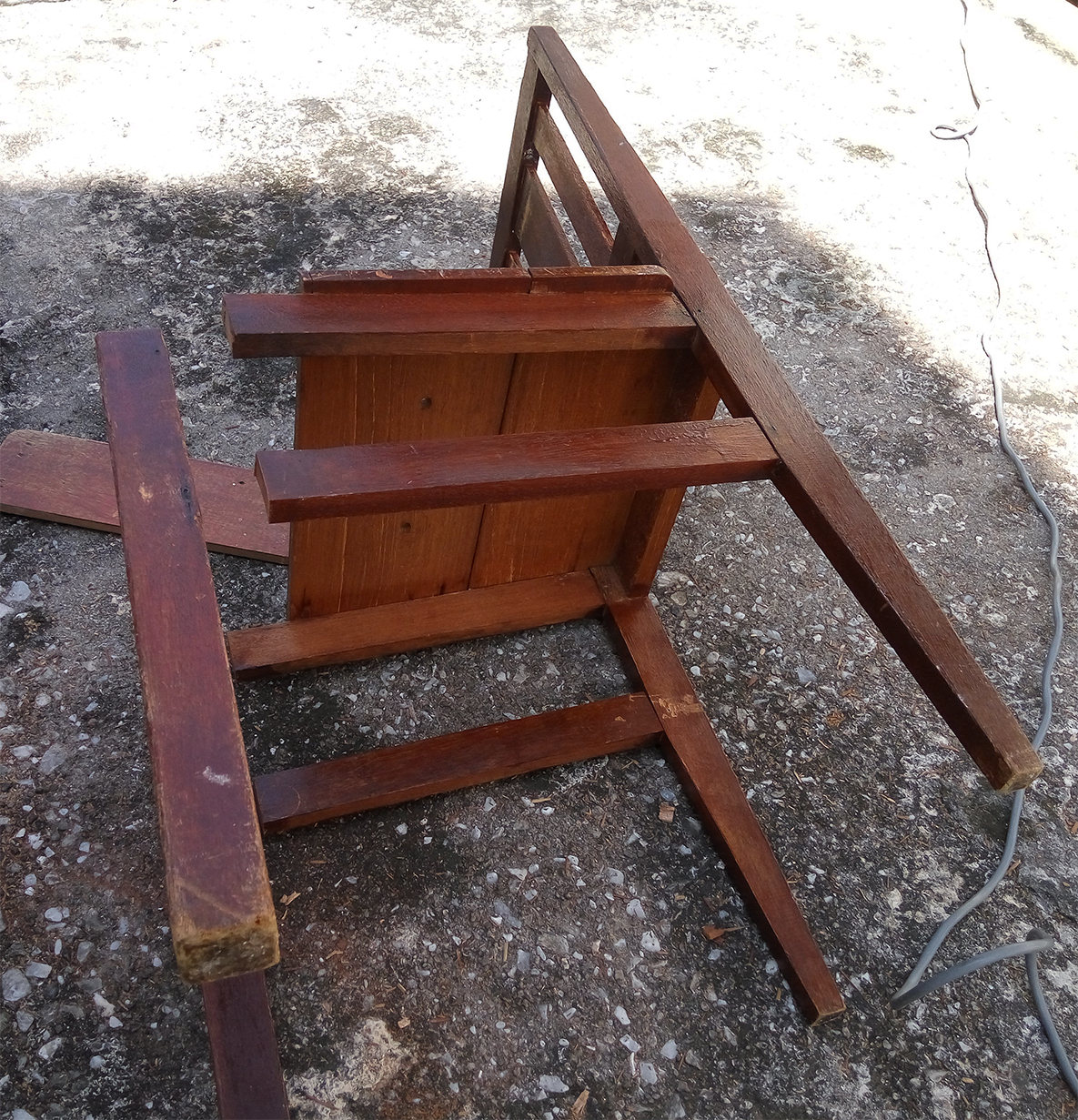 Francis' Junction Chair Transforms Into A Stepladder