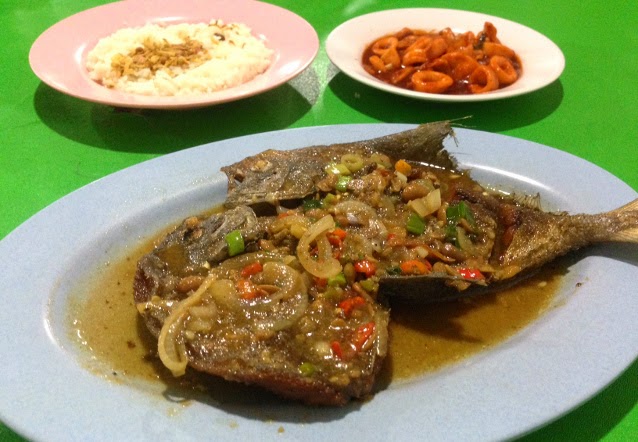 Ikan Masak tauco dan Cumi Saos Padang