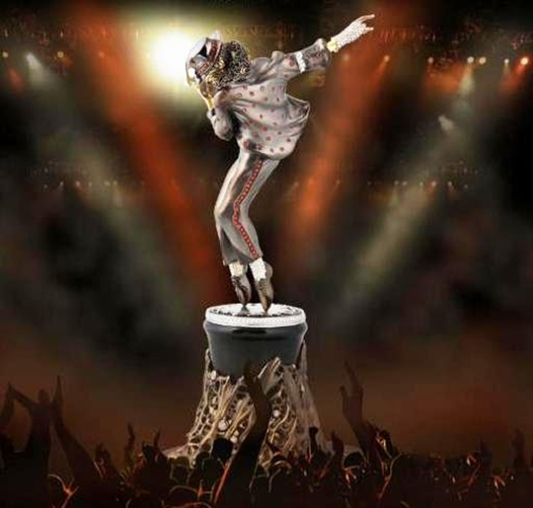 Estátua decorada de Michael Jackson custa 380 mil doláres Statue+Bejeweled+Michael+Jackson
