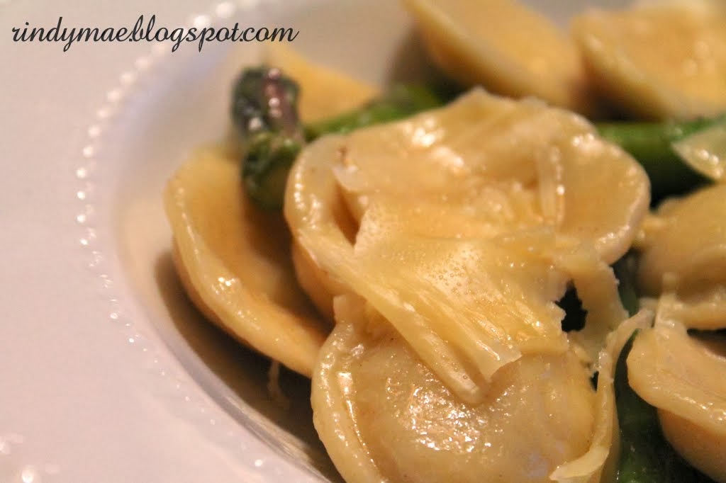 Rindy Mae Ravioli With Asparagus In White Wine Sauce