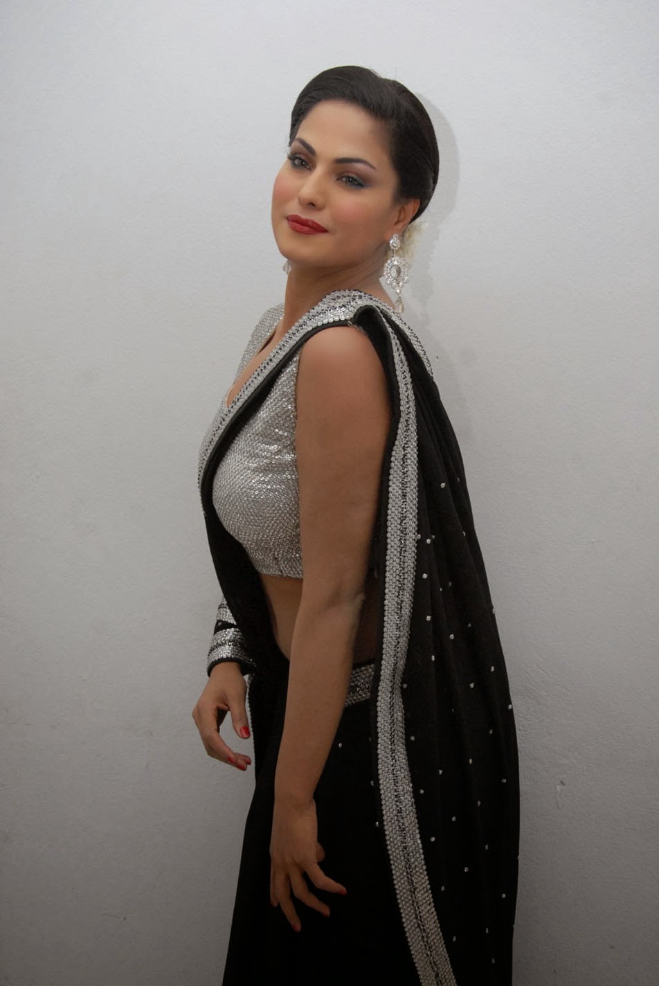Veena Malik hot photos in saree Veena Malik hot photos in saree