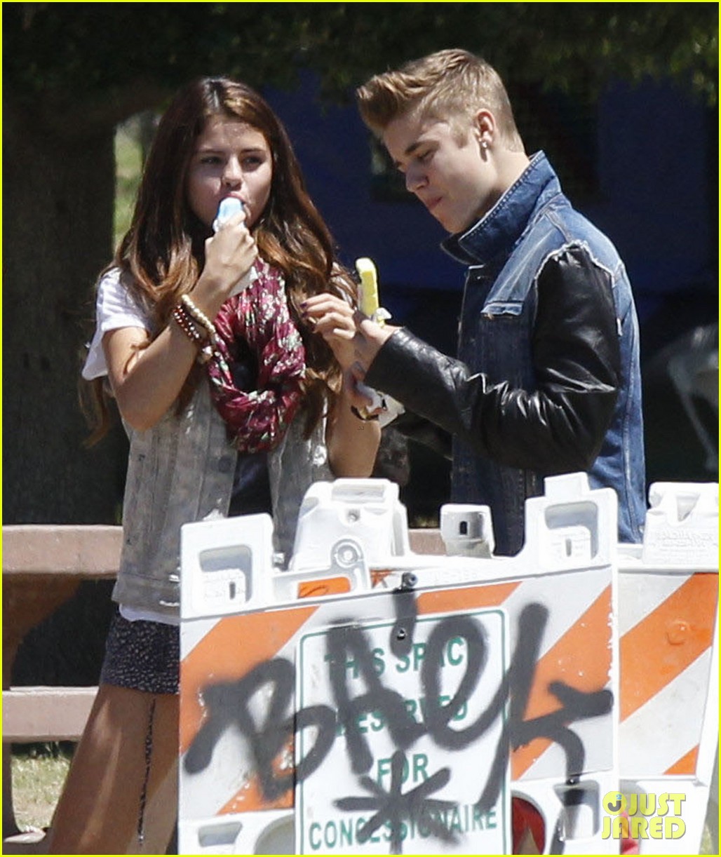 justin bieber with Selena Gomez 8
