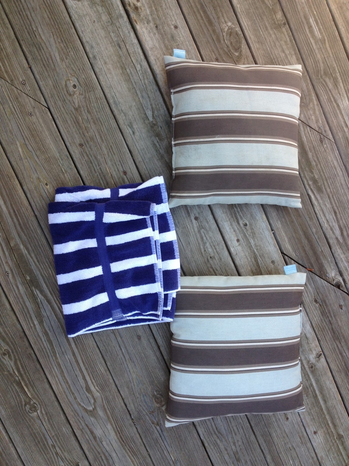 Easy (Free) NoSew Outdoor Pillows Southern State of Mind