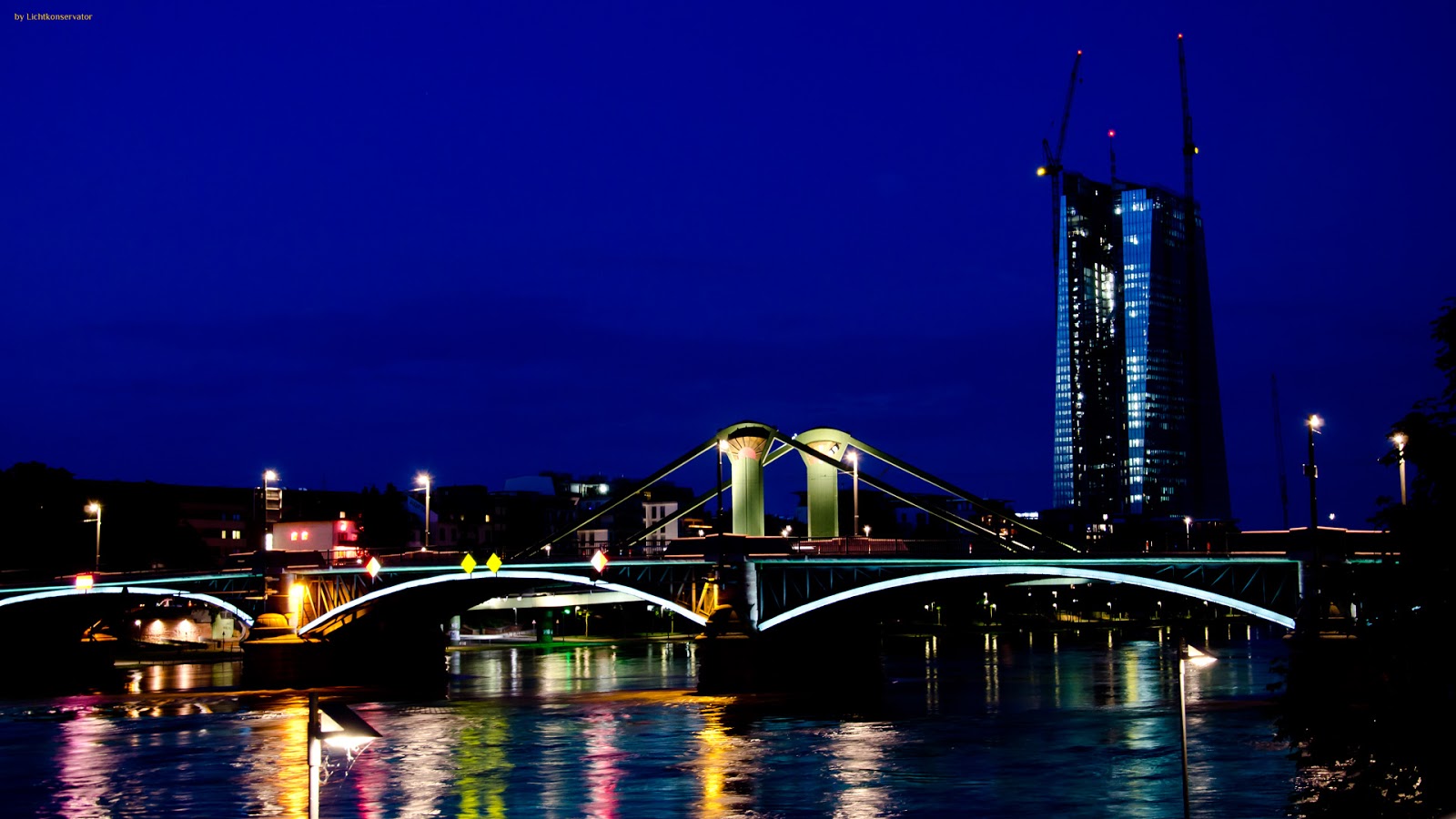 تحميل خلفيات سطح مكتب Full HD نقطة الاحتراف