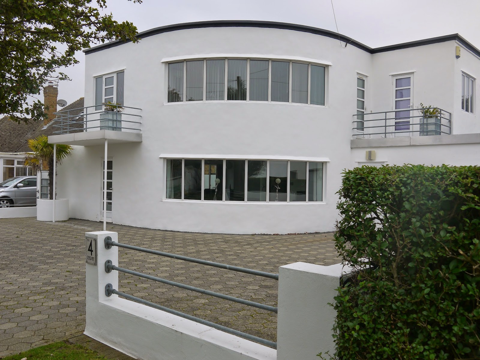 Adrian Yekkes: Essex Art Deco - Frinton Park Estate