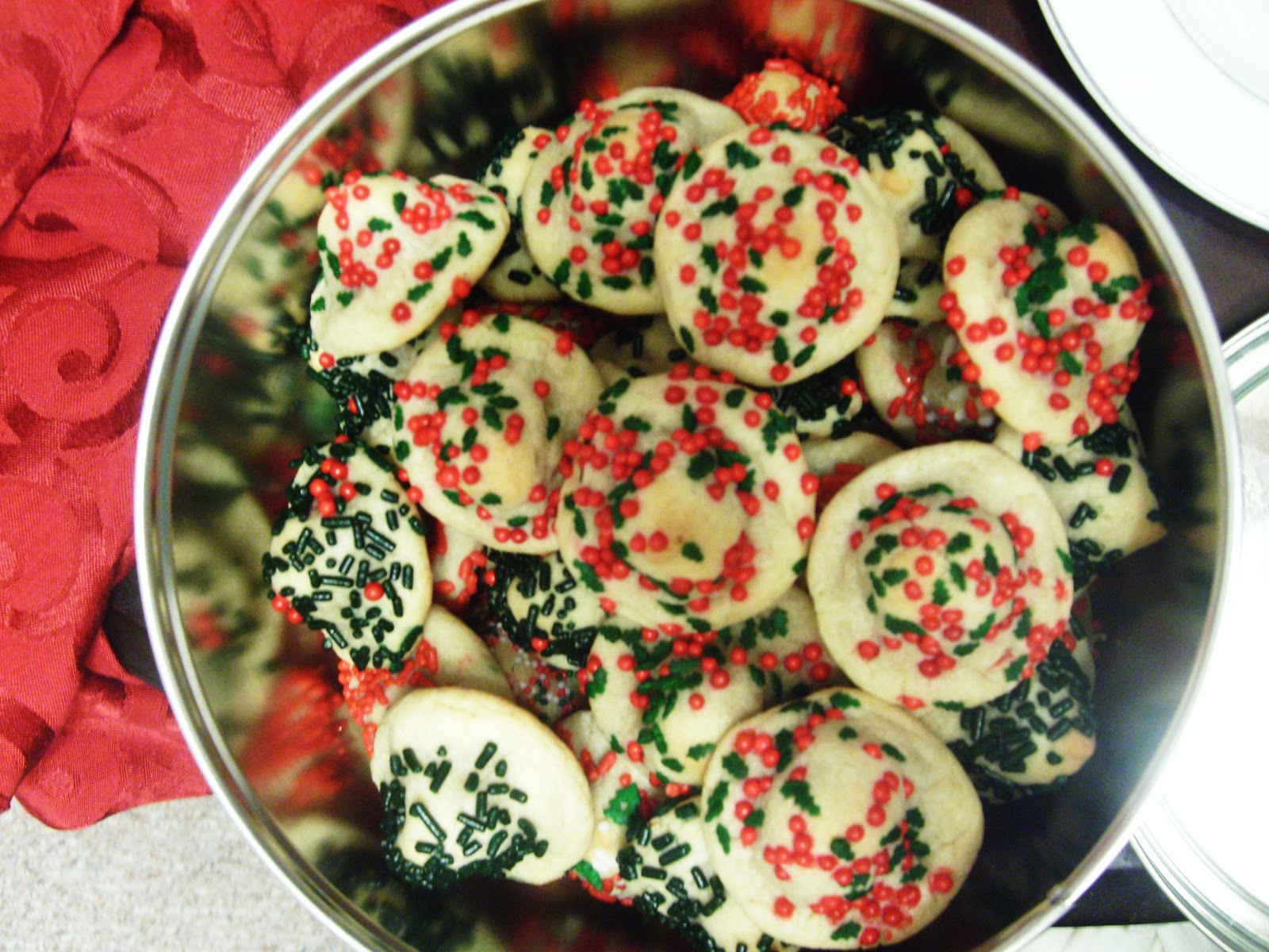 Simple Savory & Satisfying Christmas Kiss Cookies