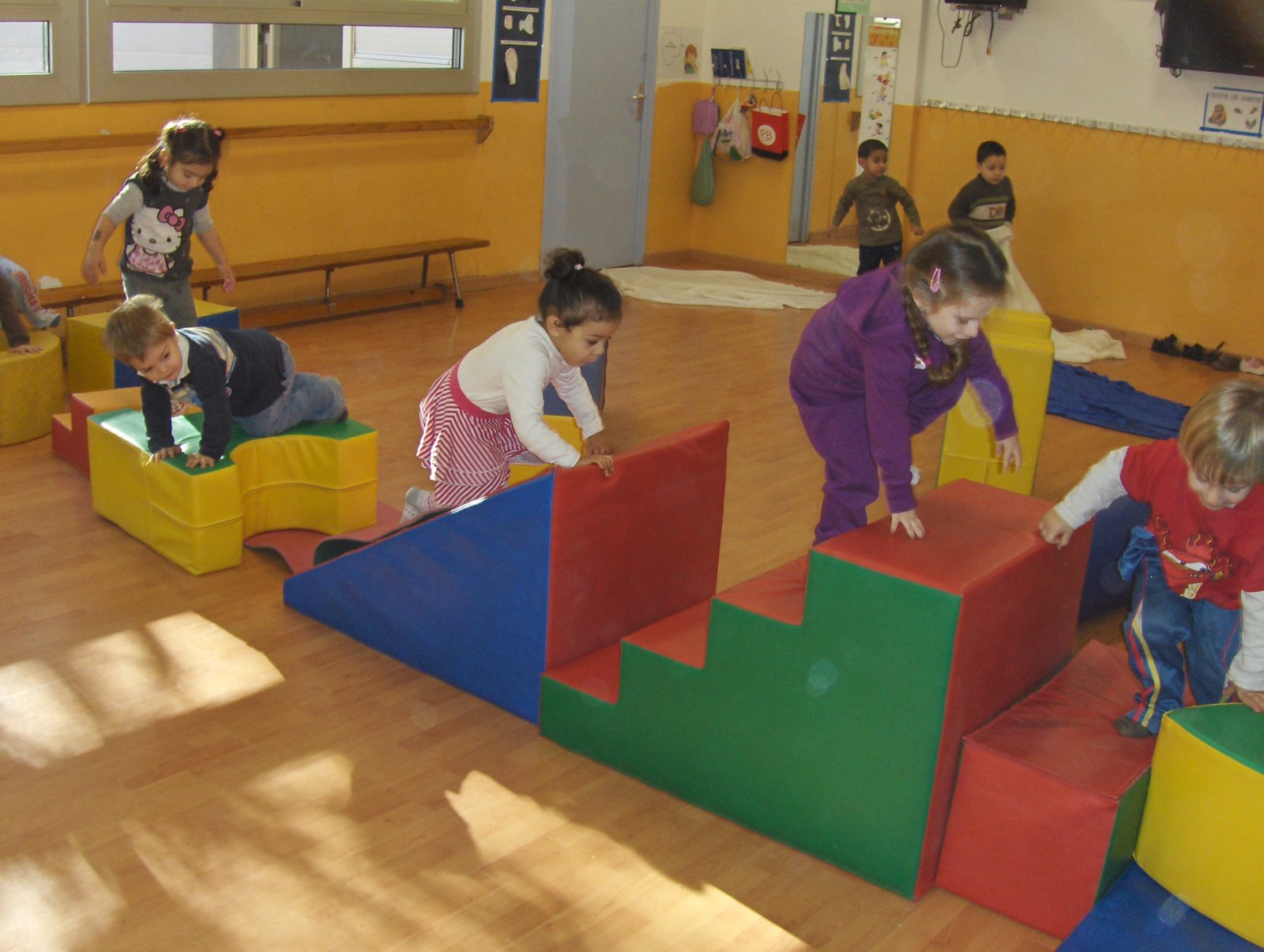 Kleuter gym en beweging / Preschoolers gym and exercise