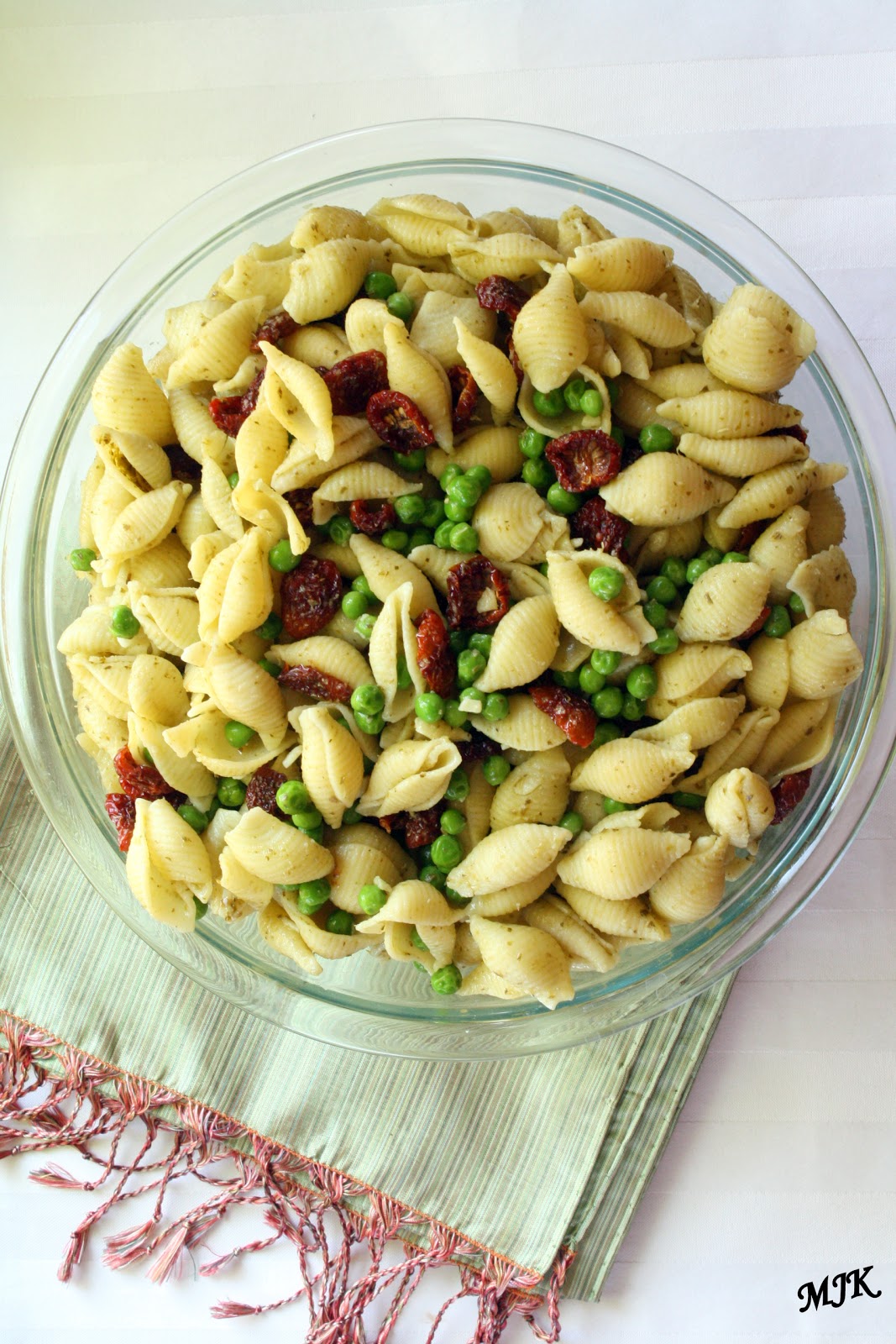 Melissa's Cuisine Pesto Pasta with Peas and Sundried Tomatoes
