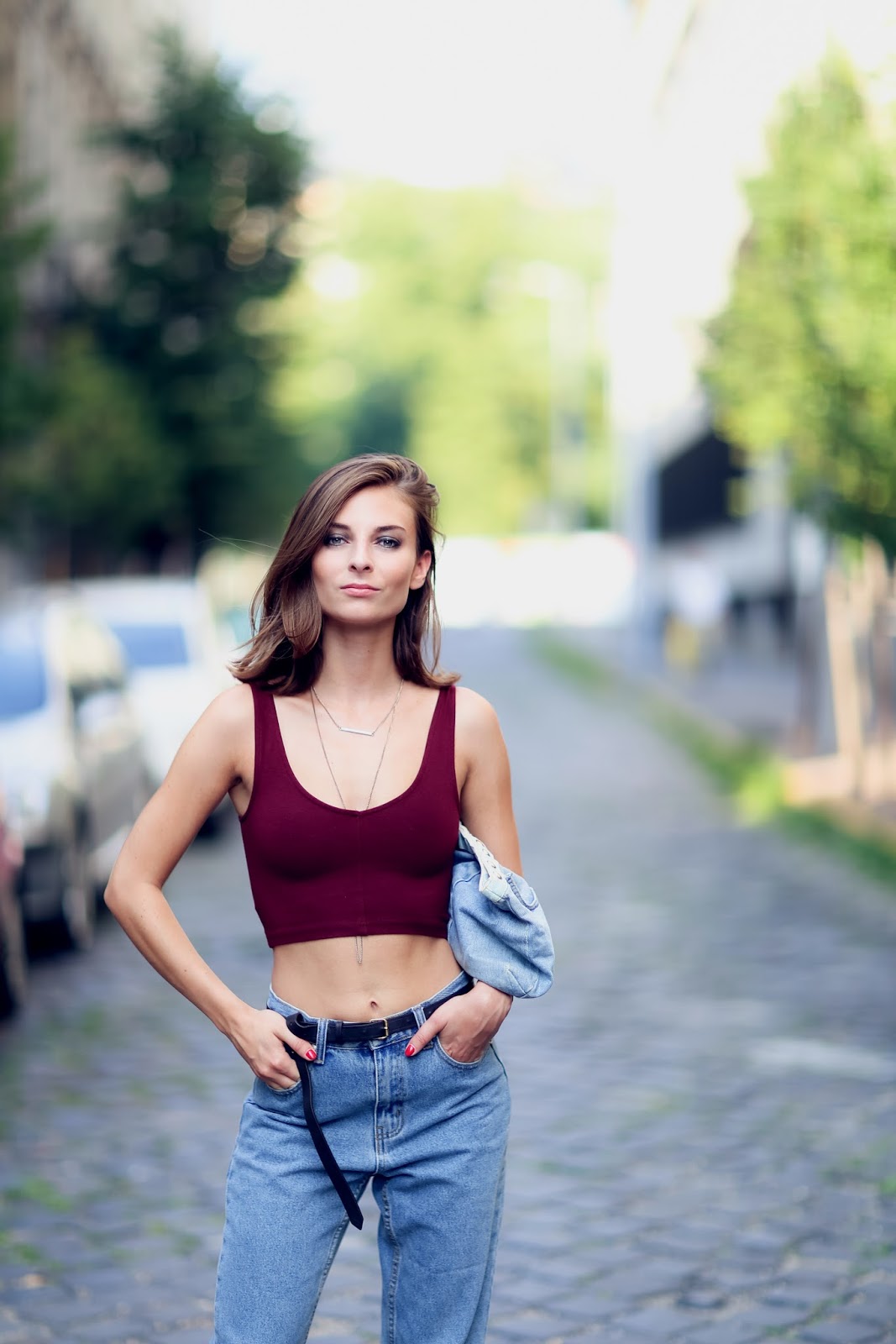 WEARING A CROP TOP WITH MOM JEANS What Vero Wears