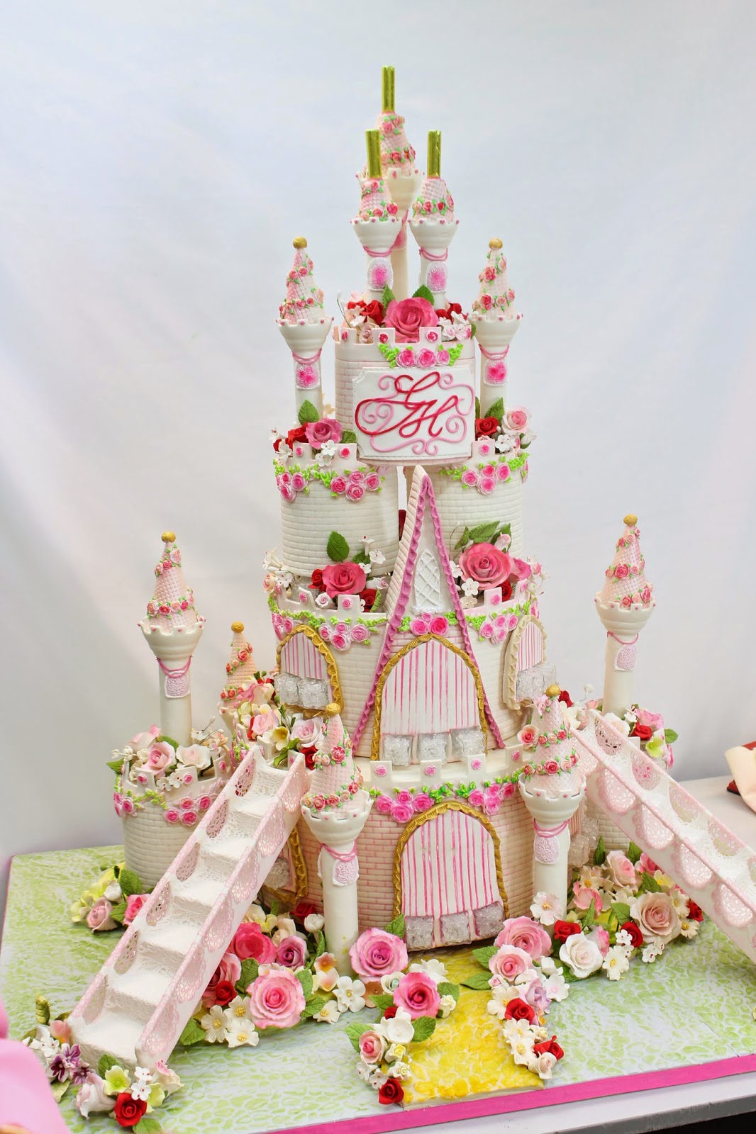 Complete Deelite Royal Castle Cakes)