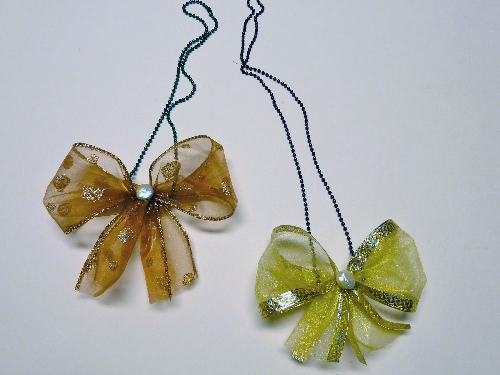 Make it easy crafts Bow tie pendant