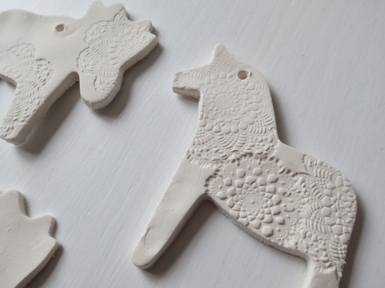 med kærlig hilsen Clay Ornaments