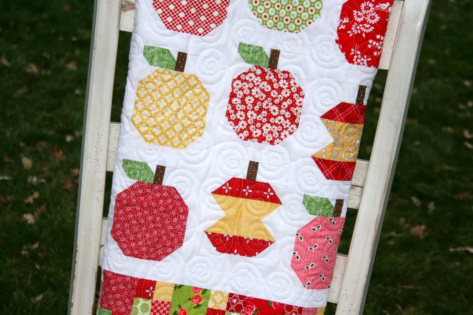 Gigi's Thimble Finished Applelicious Quilt