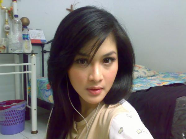 satu artis Indonesia yang masuk dalam daftar pertama wanita tercantik