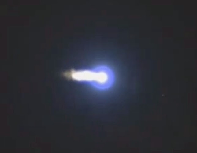 La fusée russe Proton-M a été descendue par un objet non identifié  Fus%C3%A9e+russe+OVNI
