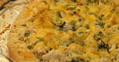 Fantastical Sharing of Recipes: Roasted Garlic Chicken Pizza