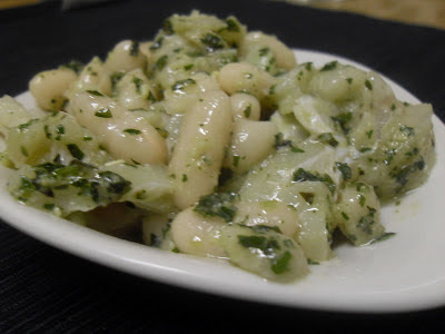 Ensalada de judías blancas con bacalao al pesto