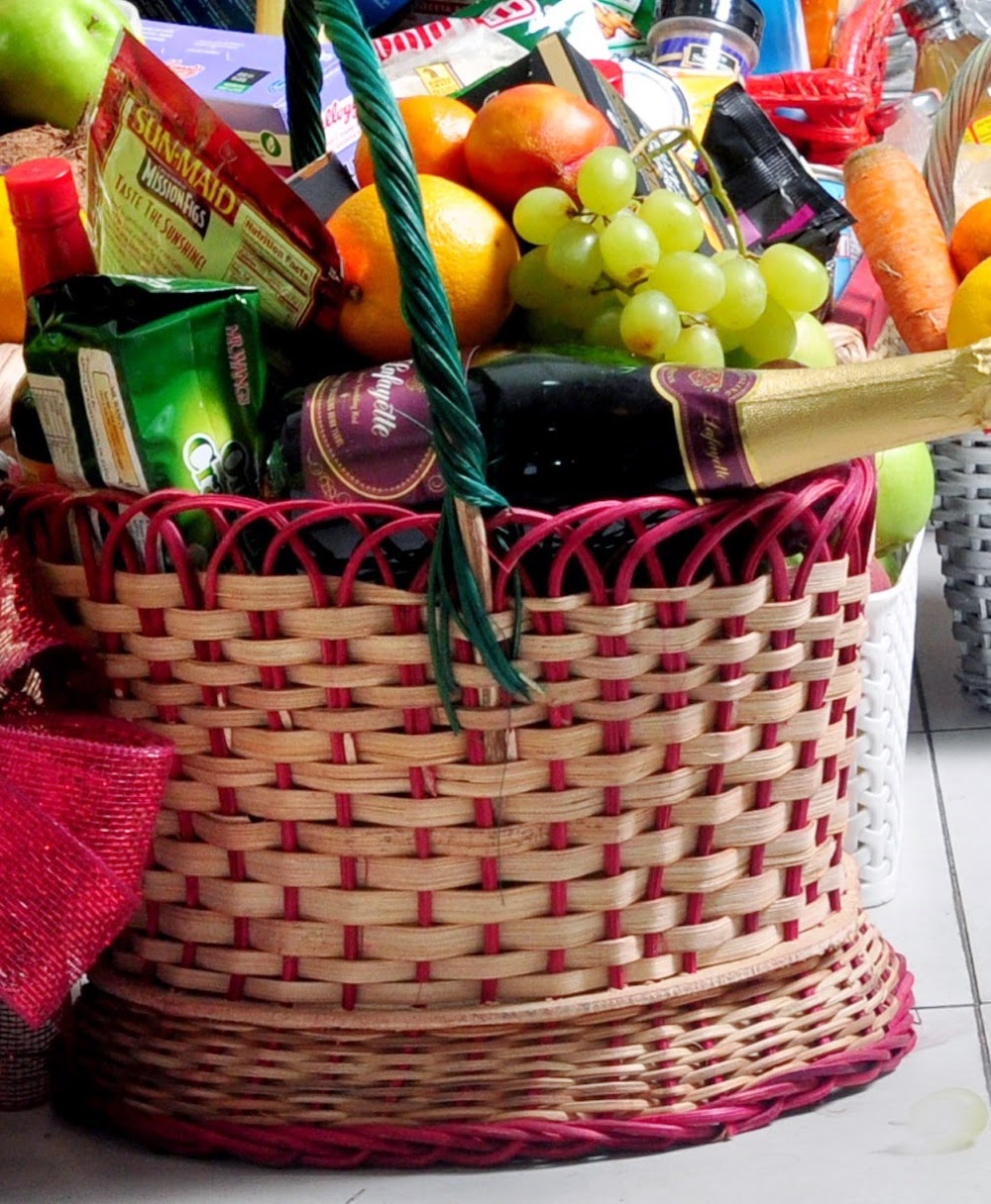 GET THESE YUMMY FRUIT BASKETS & GIFT HAMPERS FOR CHRISTMAS FROM SO
